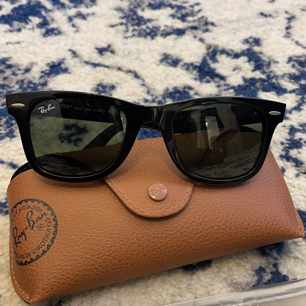 AUTHENTIC Ray Ban Wayfarer sunglasses